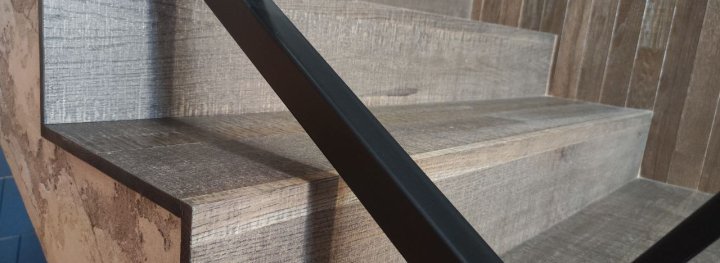 Stairs system made of natural wood by Jawor Parkiet 6